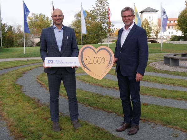 Bild: Spendenübergabe 1200 Zukunftsbäume für Gunzenhausen